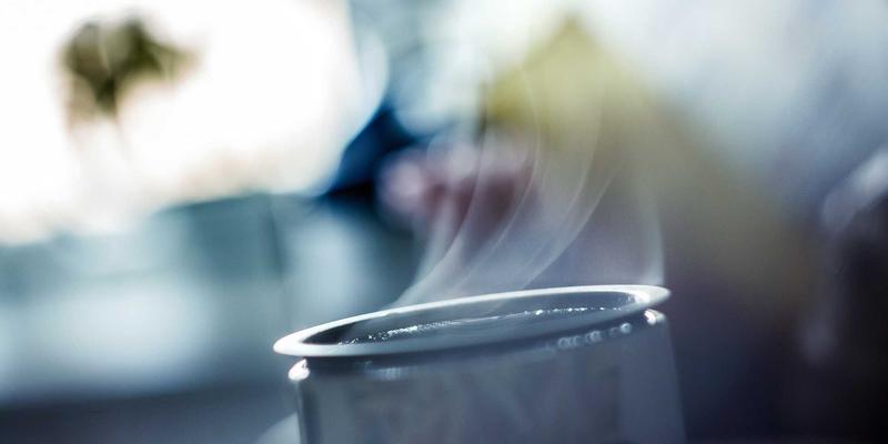 从广场到回音壁：数字时代思想交流的演变与深度思考的未来